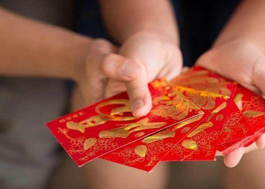 眷注员工怙恃，，，为员工怙恃设置眷注金制度